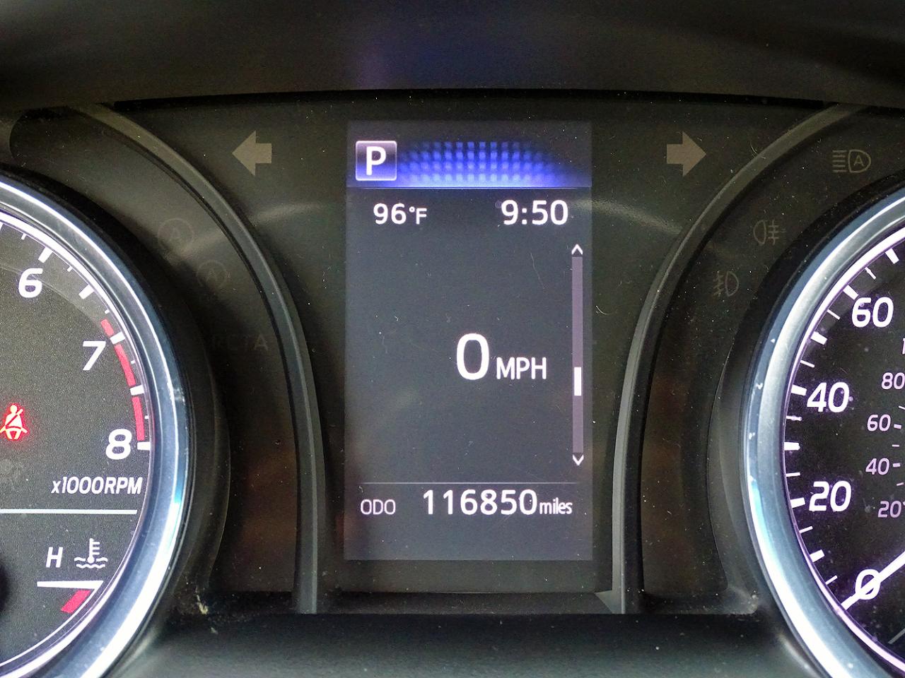 Toyota Camry SE Auto (Natl) 2020