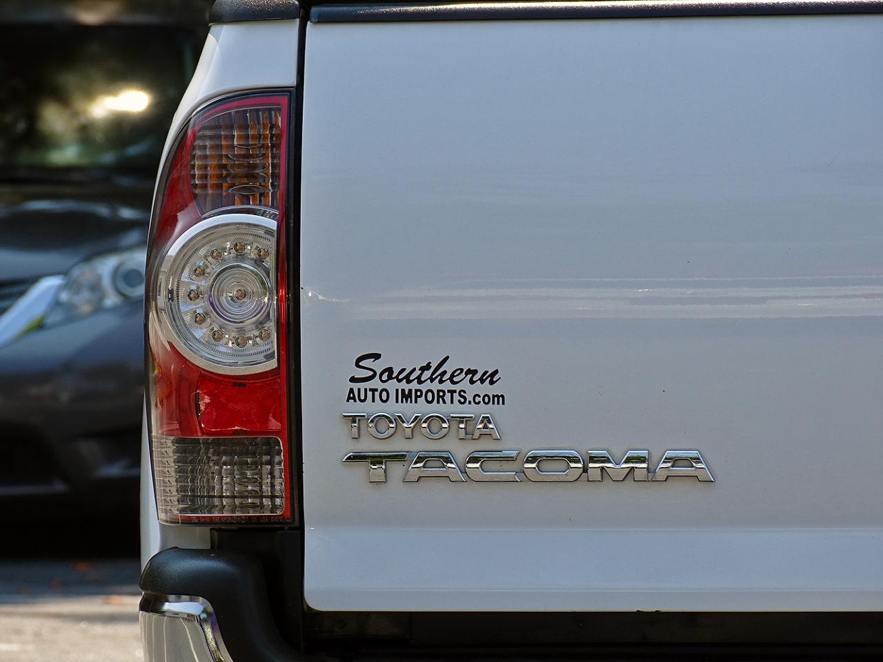 Toyota Tacoma 4WD Double Cab V6 AT TRD Off Road (Natl) 2015