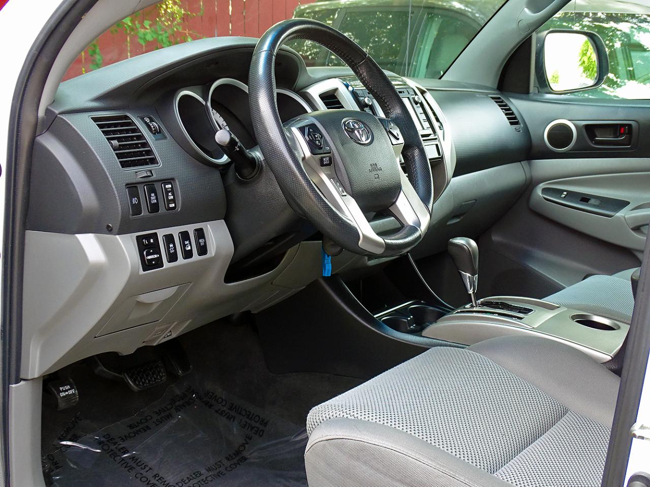 Toyota Tacoma 4WD Double Cab V6 AT TRD Off Road (Natl) 2015