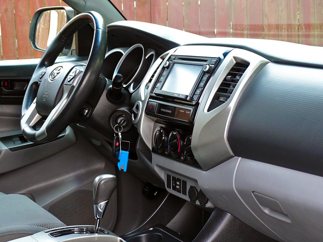 Toyota Tacoma 4WD Double Cab V6 AT TRD Off Road (Natl) 2015