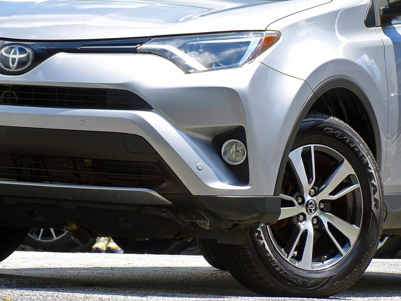 Toyota RAV4 XLE AWD (Natl) 2017