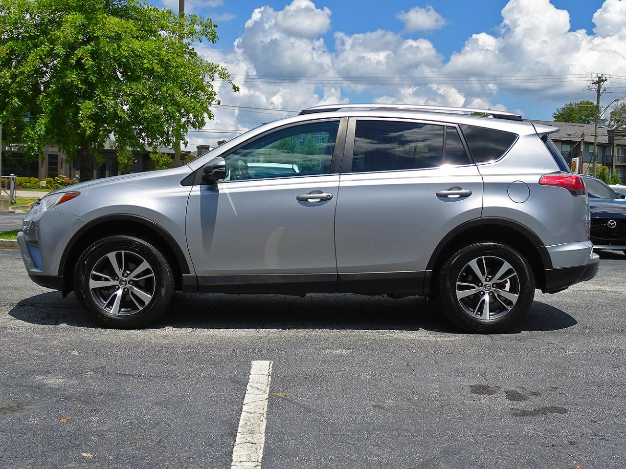 Toyota RAV4 XLE AWD (Natl) 2017