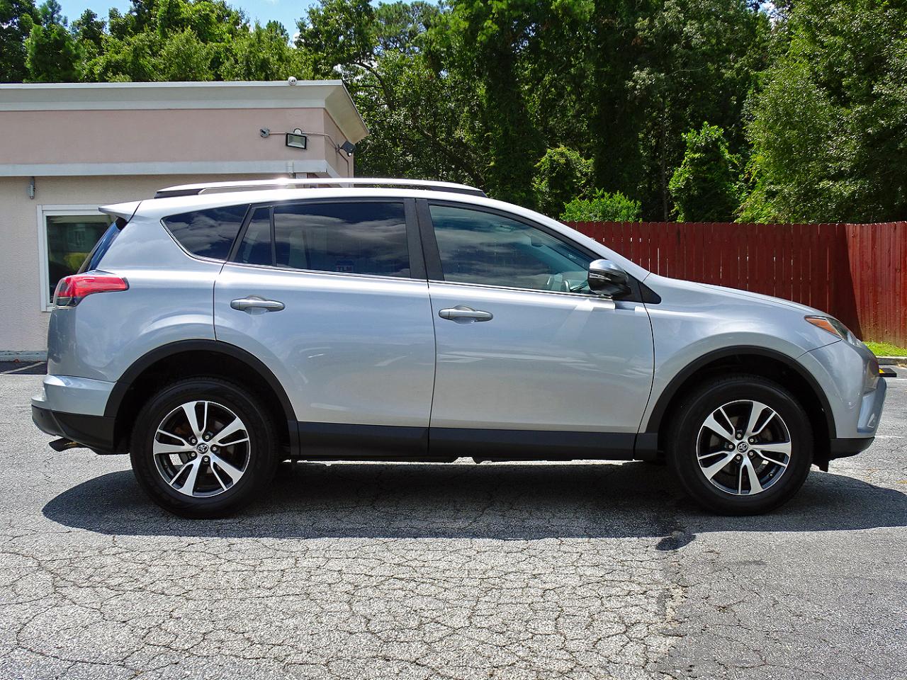 Toyota RAV4 XLE AWD (Natl) 2017