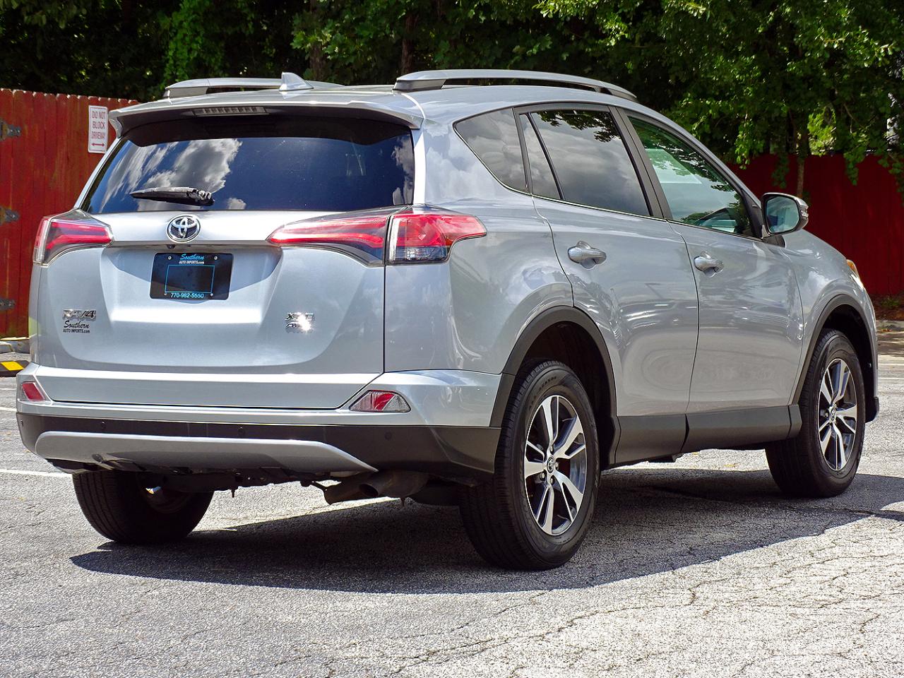 Toyota RAV4 XLE AWD (Natl) 2017