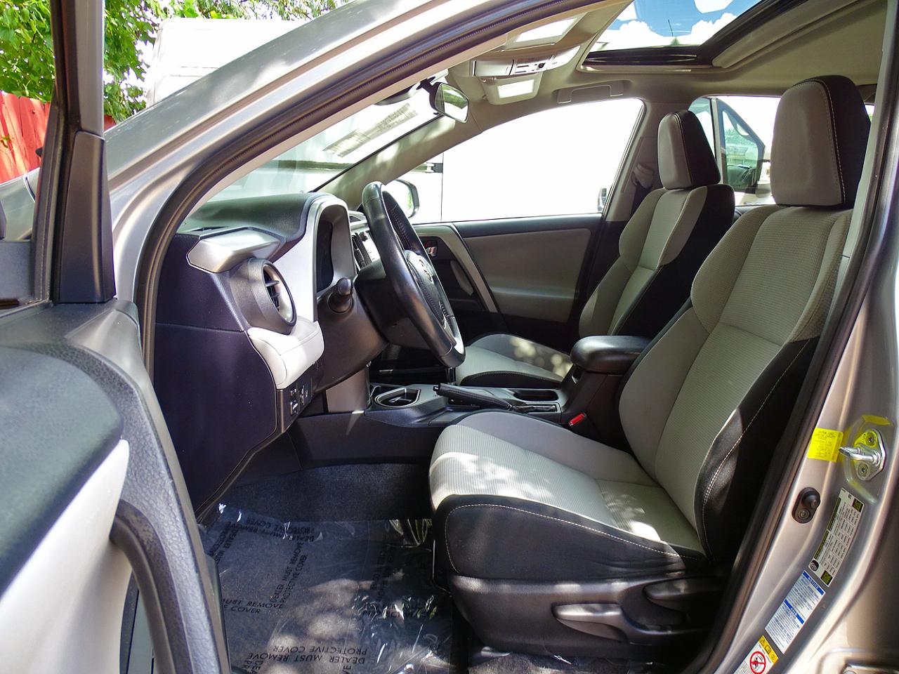 Toyota RAV4 XLE AWD (Natl) 2017