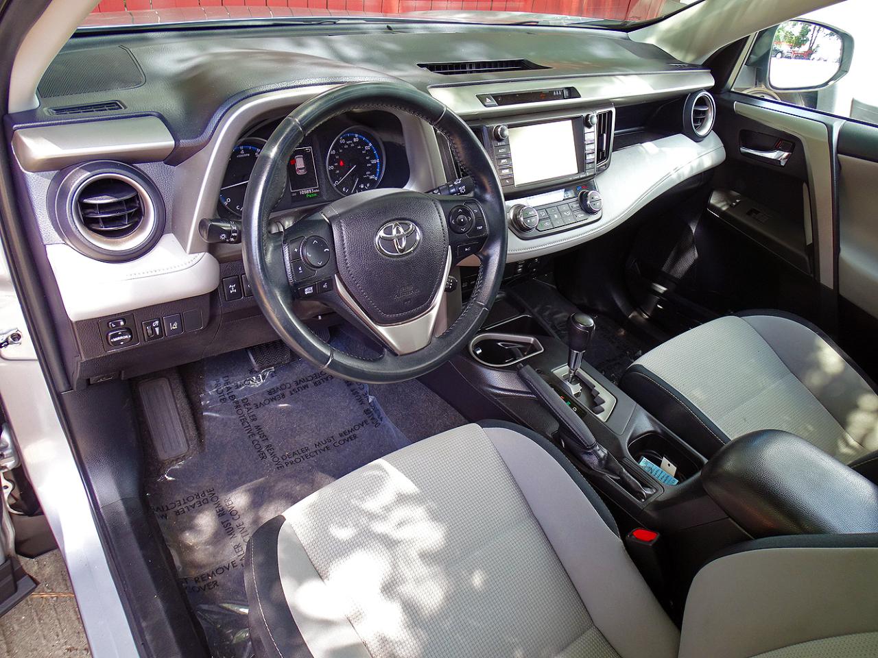 Toyota RAV4 XLE AWD (Natl) 2017