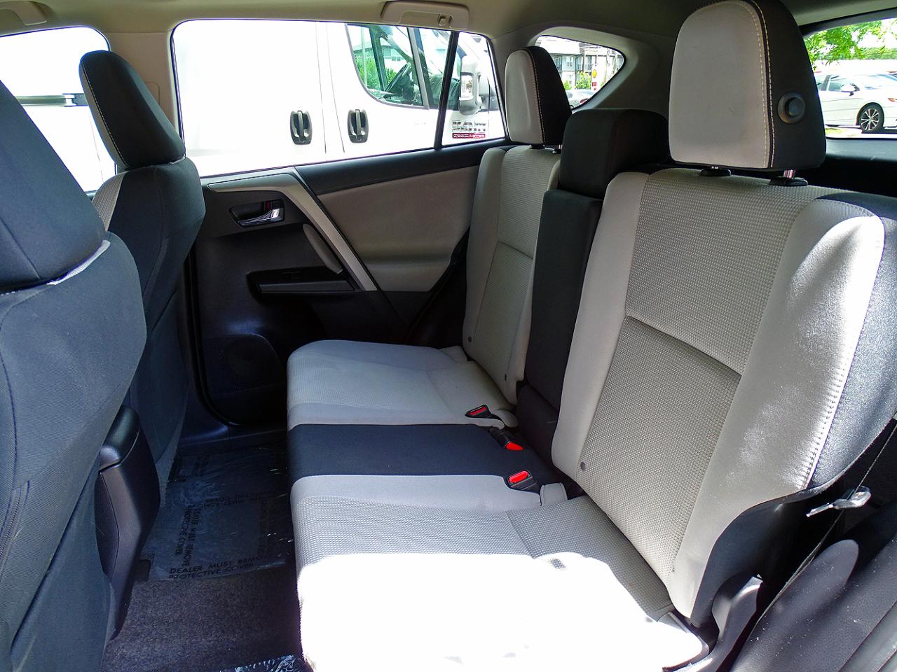 Toyota RAV4 XLE AWD (Natl) 2017