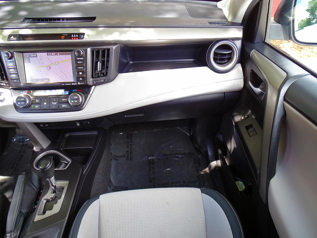 Toyota RAV4 XLE AWD (Natl) 2017