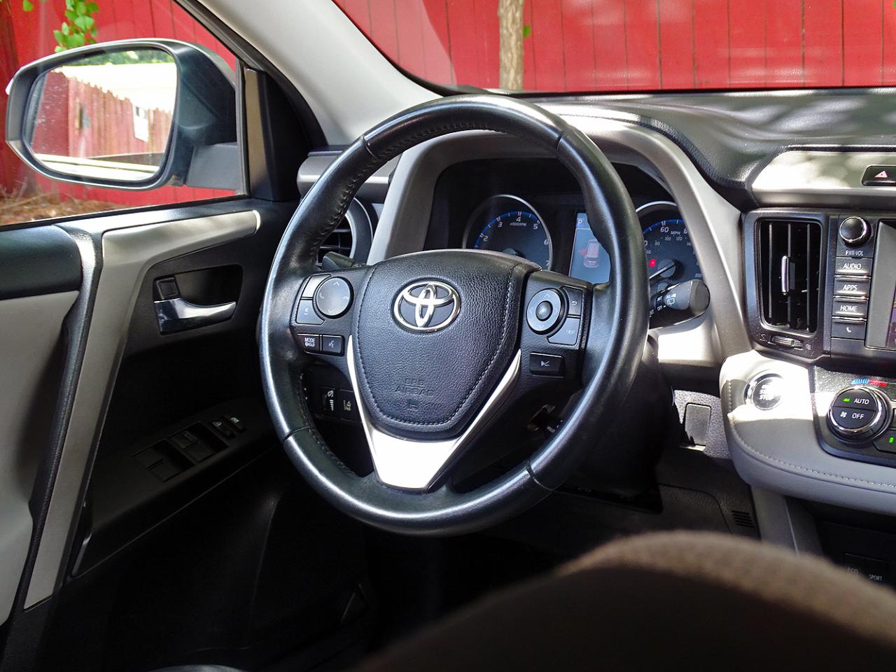 Toyota RAV4 XLE AWD (Natl) 2017