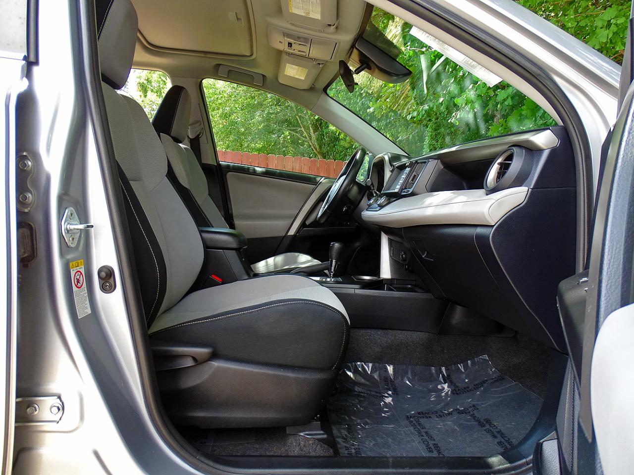 Toyota RAV4 XLE AWD (Natl) 2017