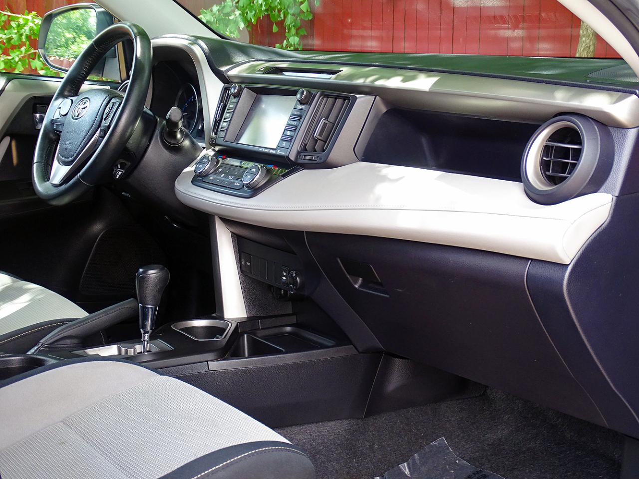 Toyota RAV4 XLE AWD (Natl) 2017
