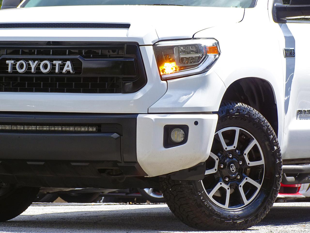 Toyota Tundra 4WD SR5 CrewMax 5.5' Bed 5.7L (Natl) 2017