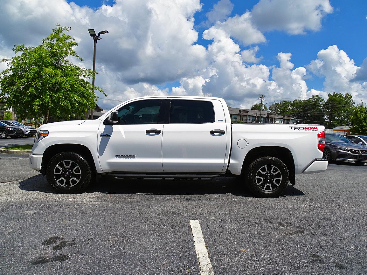 Toyota Tundra 4WD SR5 CrewMax 5.5' Bed 5.7L (Natl) 2017