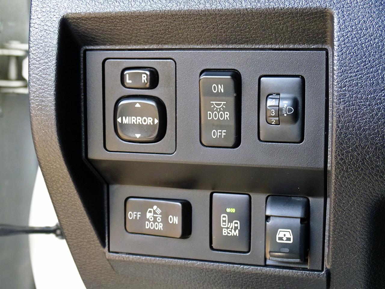 Toyota Tundra 4WD SR5 CrewMax 5.5' Bed 5.7L (Natl) 2017