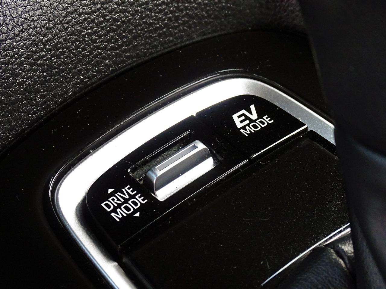 Toyota Corolla Hybrid SE FWD (Natl) 2023
