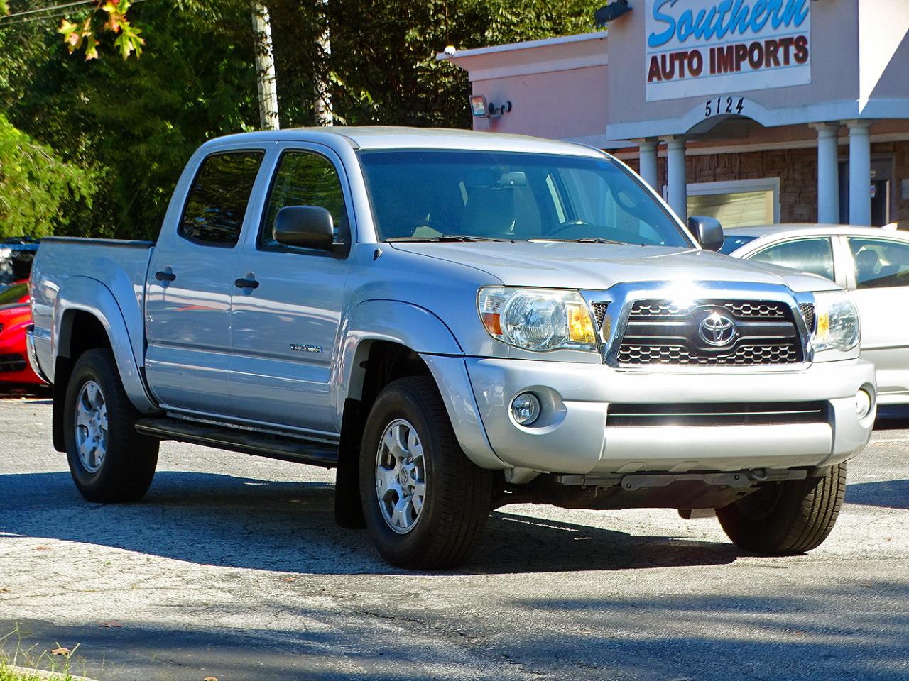 Toyota Tacoma 4WD Double Cab V6 AT SR5 (Natl) 2011