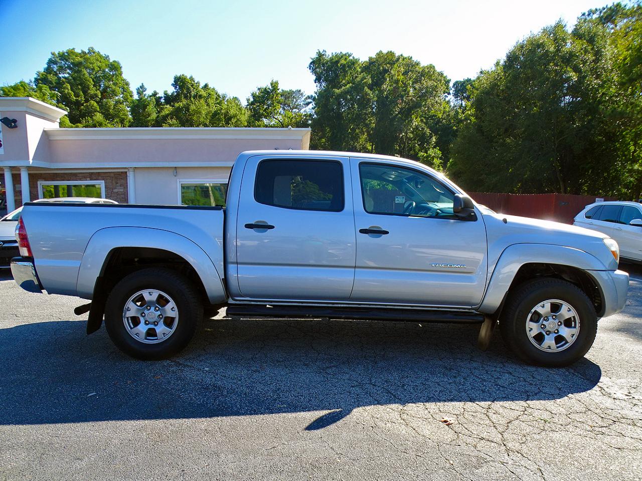 Toyota Tacoma 4WD Double Cab V6 AT SR5 (Natl) 2011