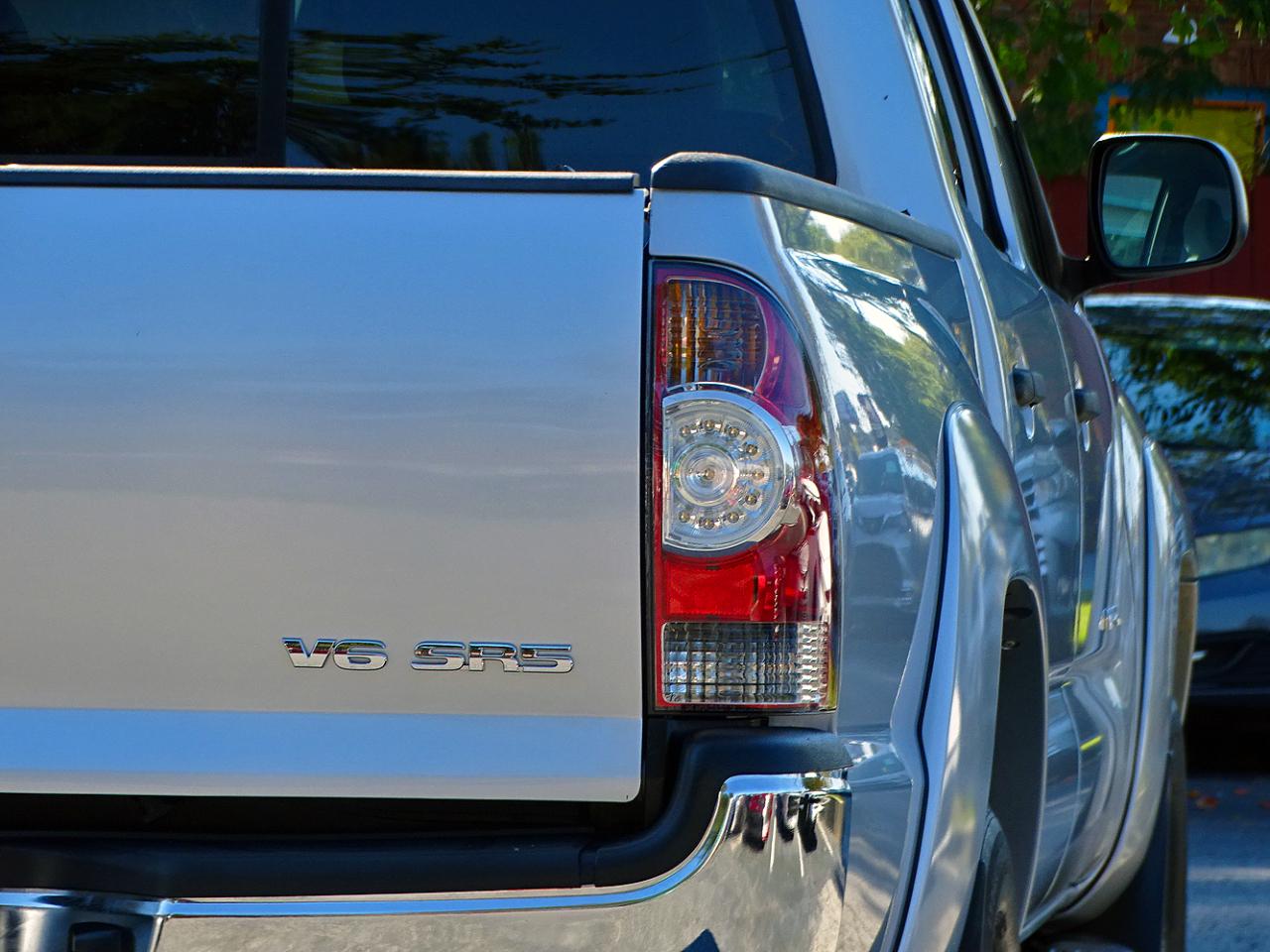 Toyota Tacoma 4WD Double Cab V6 AT SR5 (Natl) 2011