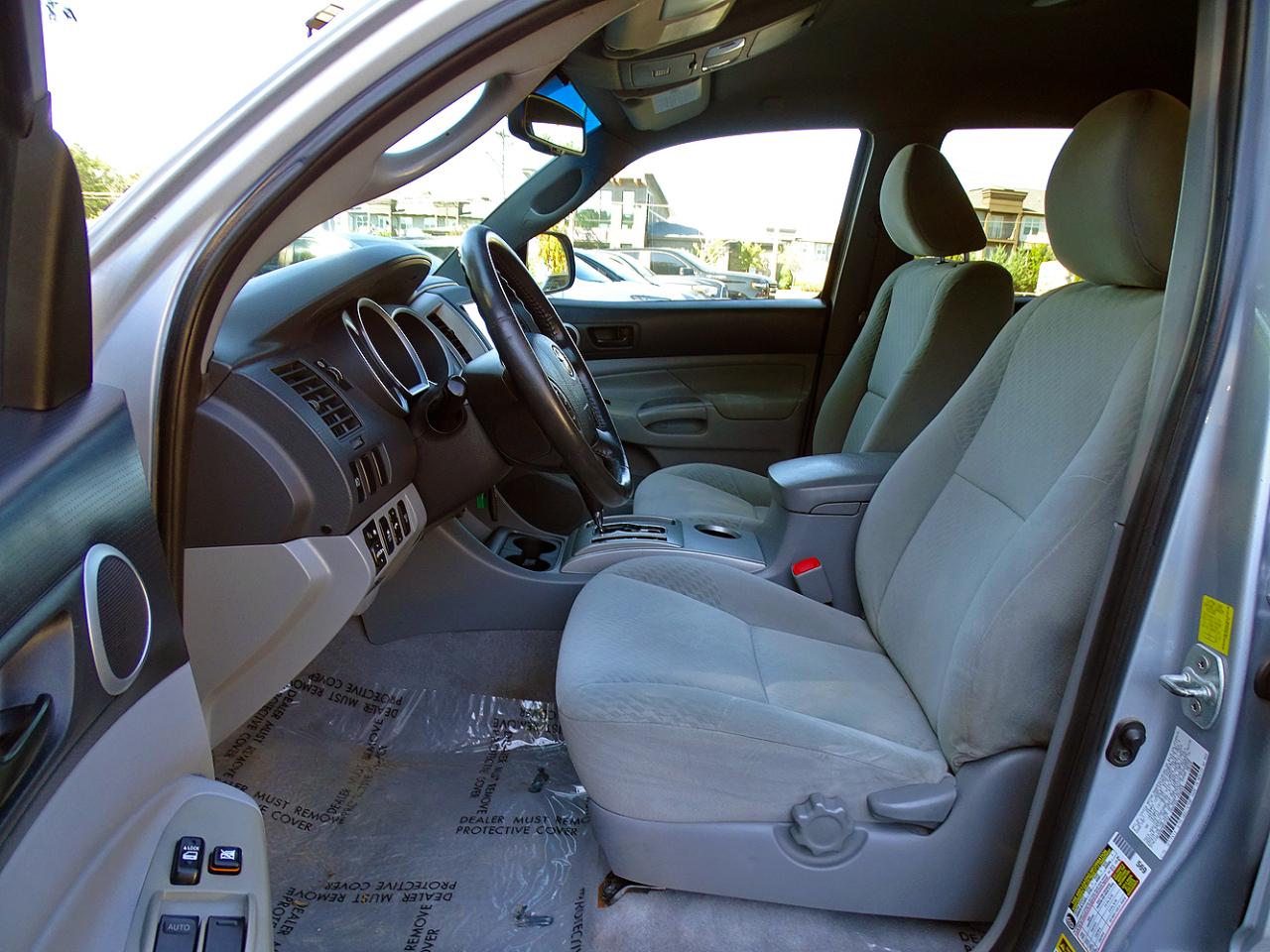 Toyota Tacoma 4WD Double Cab V6 AT SR5 (Natl) 2011