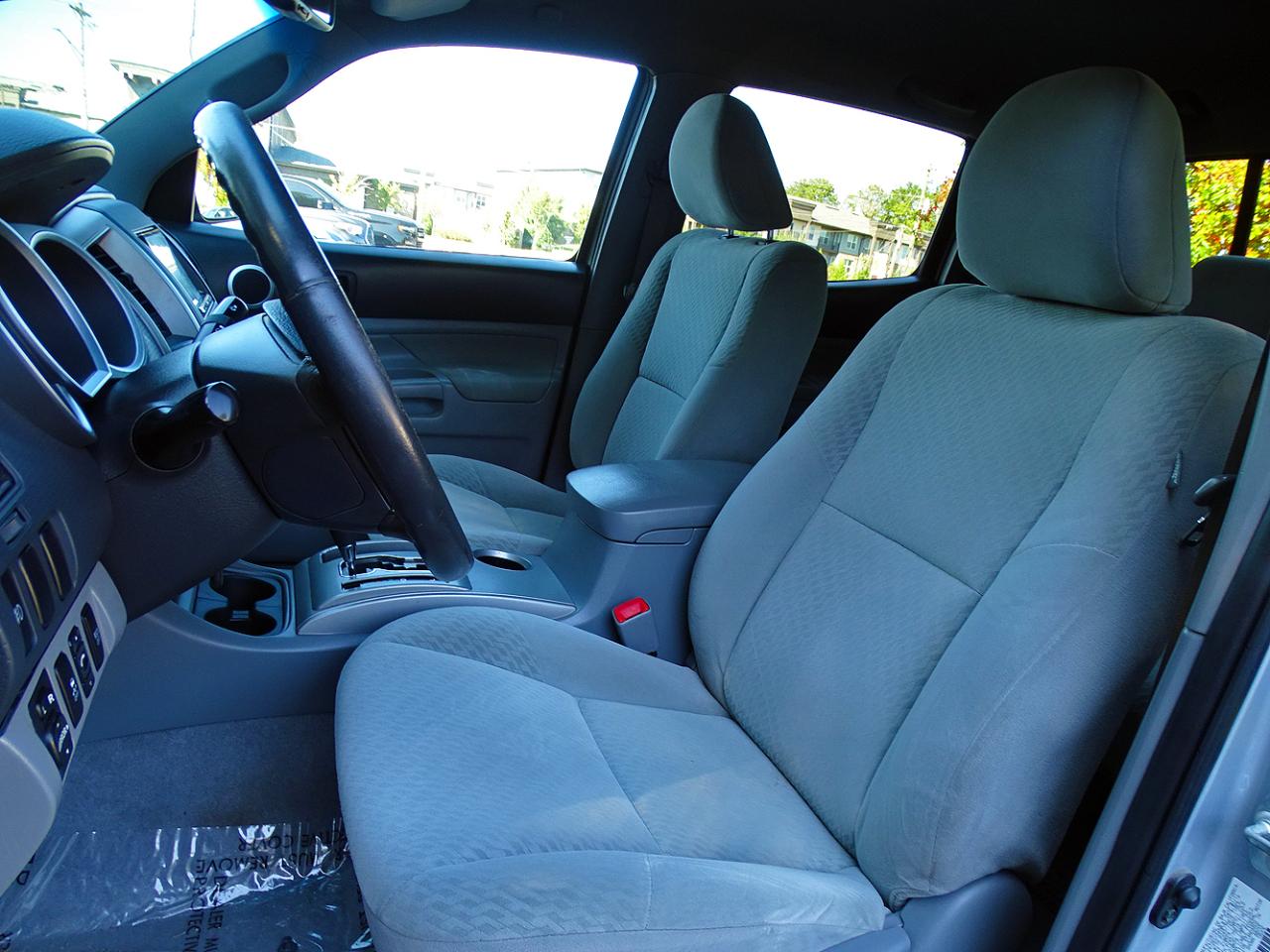 Toyota Tacoma 4WD Double Cab V6 AT SR5 (Natl) 2011