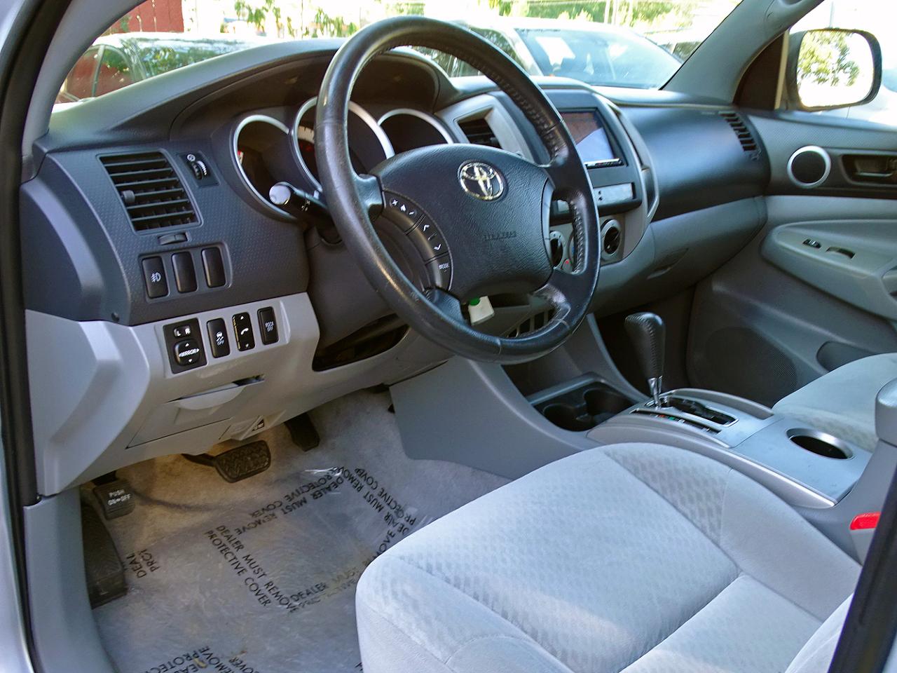 Toyota Tacoma 4WD Double Cab V6 AT SR5 (Natl) 2011