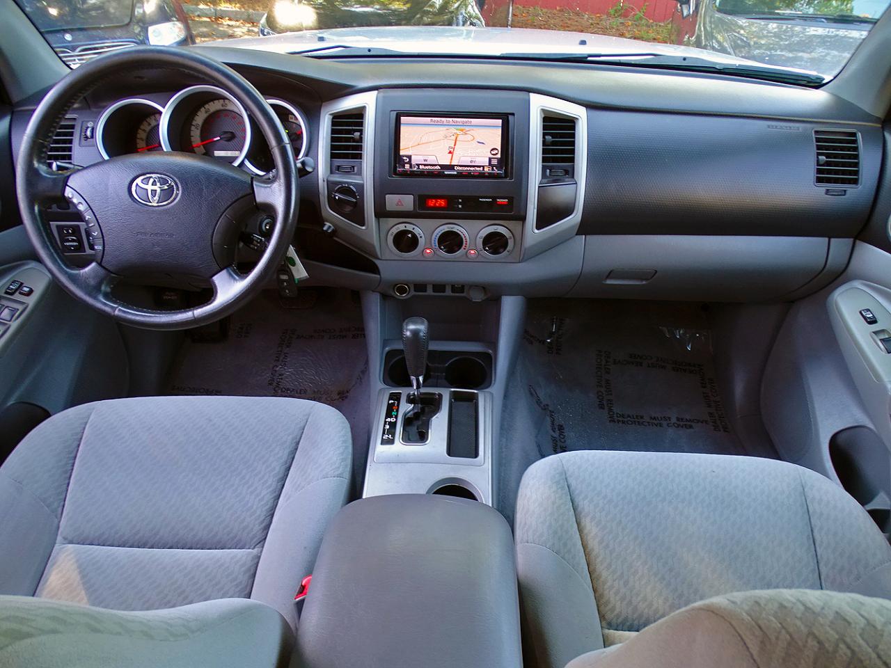 Toyota Tacoma 4WD Double Cab V6 AT SR5 (Natl) 2011