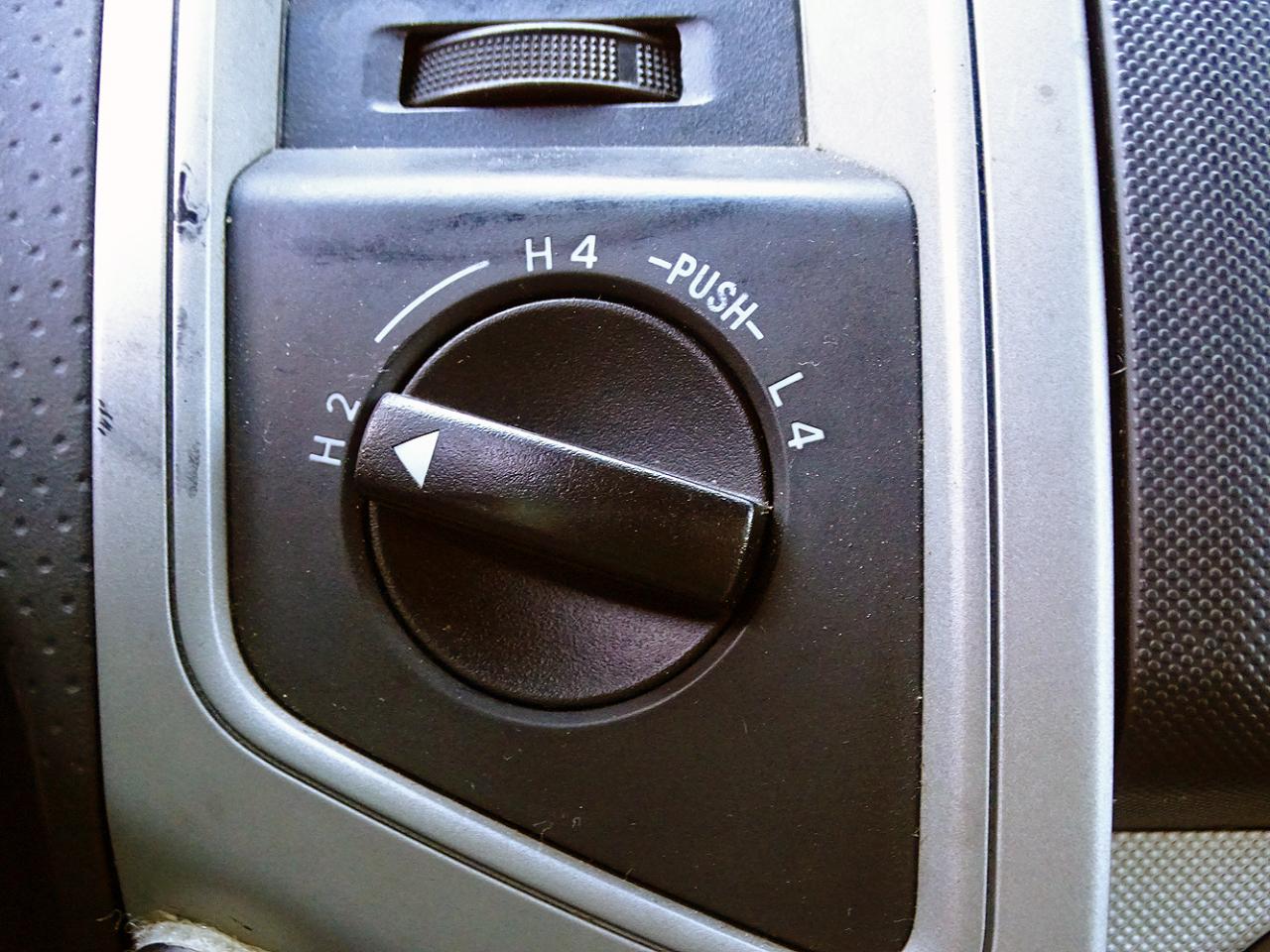 Toyota Tacoma 4WD Double Cab V6 AT SR5 (Natl) 2011
