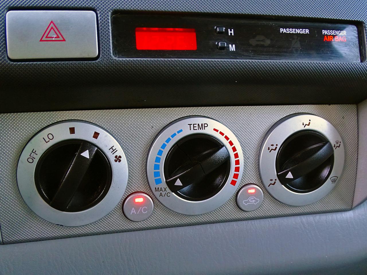 Toyota Tacoma 4WD Double Cab V6 AT SR5 (Natl) 2011
