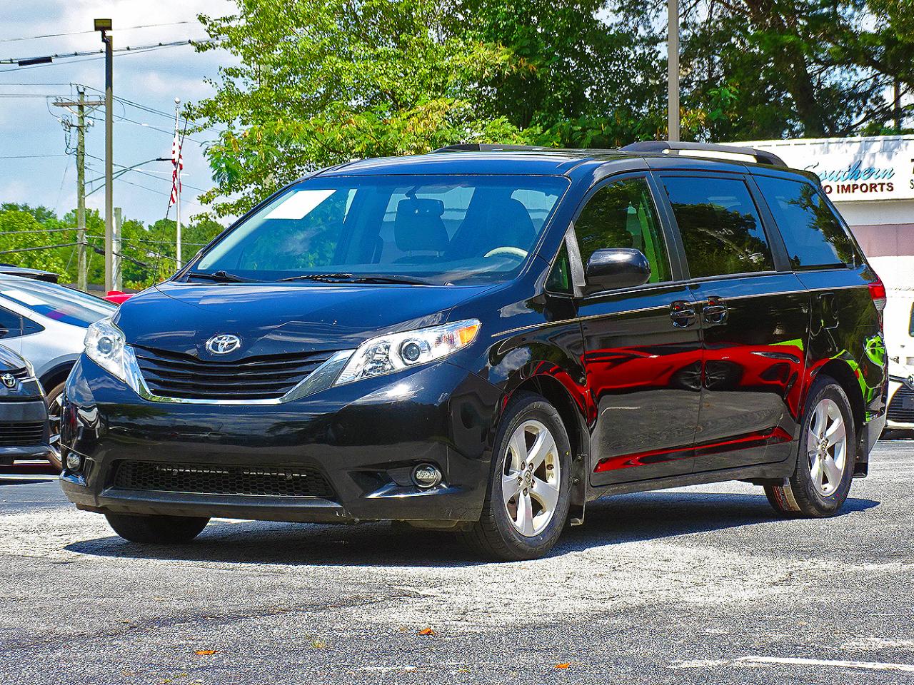 Toyota Sienna 5dr 8-Pass Van V6 LE FWD (Natl) 2014