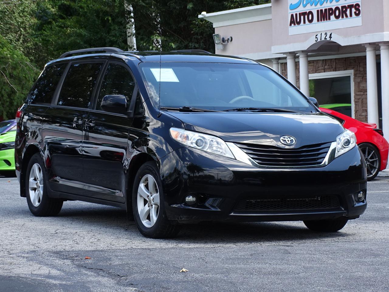 Toyota Sienna 5dr 8-Pass Van V6 LE FWD (Natl) 2014