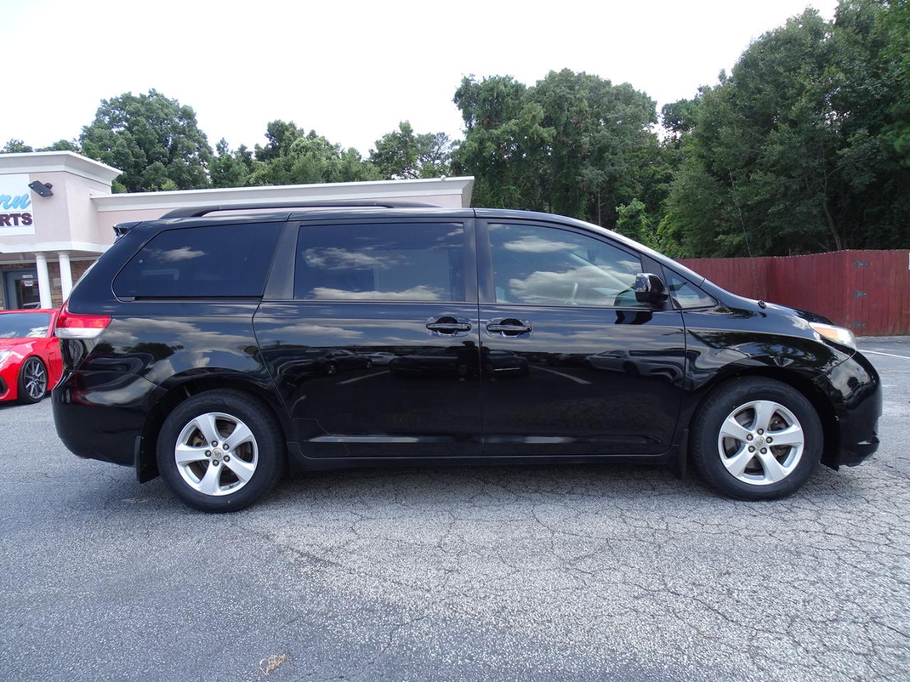 Toyota Sienna 5dr 8-Pass Van V6 LE FWD (Natl) 2014