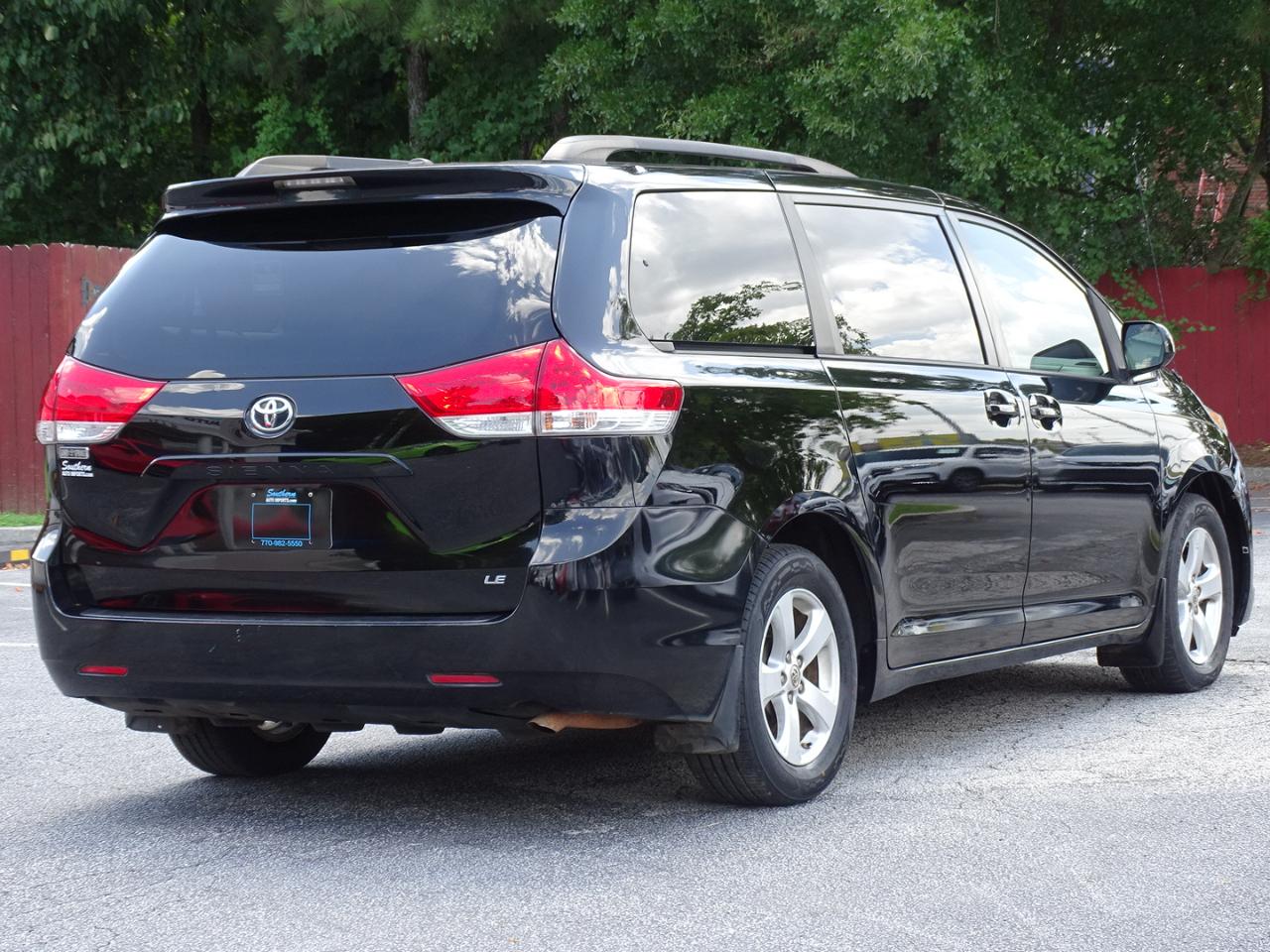 Toyota Sienna 5dr 8-Pass Van V6 LE FWD (Natl) 2014