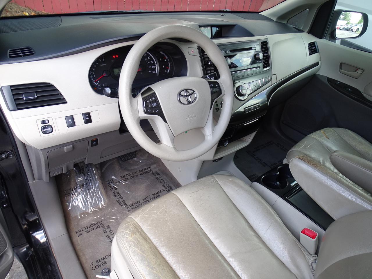 Toyota Sienna 5dr 8-Pass Van V6 LE FWD (Natl) 2014
