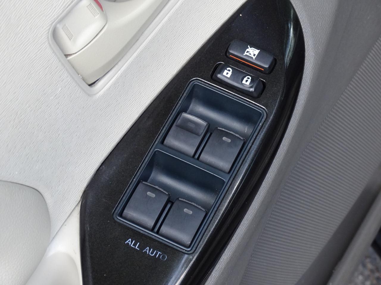 Toyota Sienna 5dr 8-Pass Van V6 LE FWD (Natl) 2014