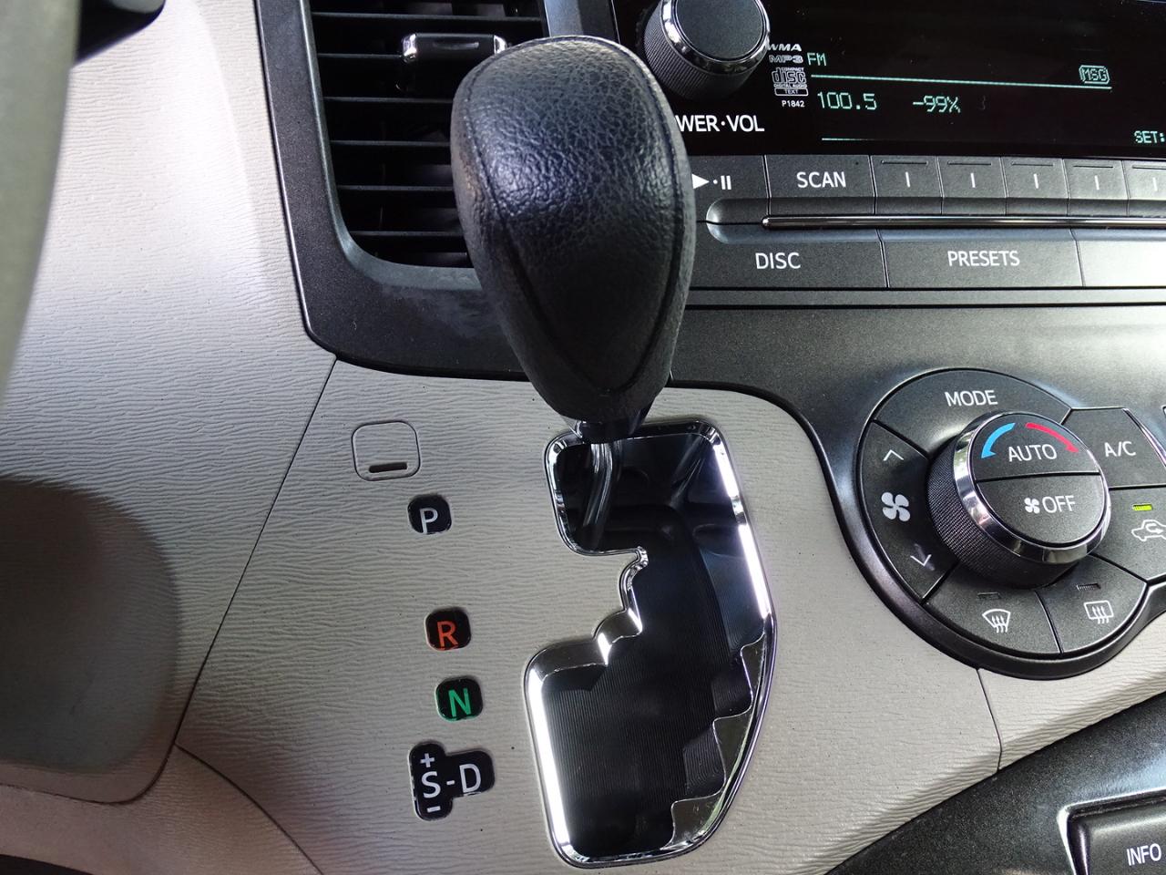 Toyota Sienna 5dr 8-Pass Van V6 LE FWD (Natl) 2014