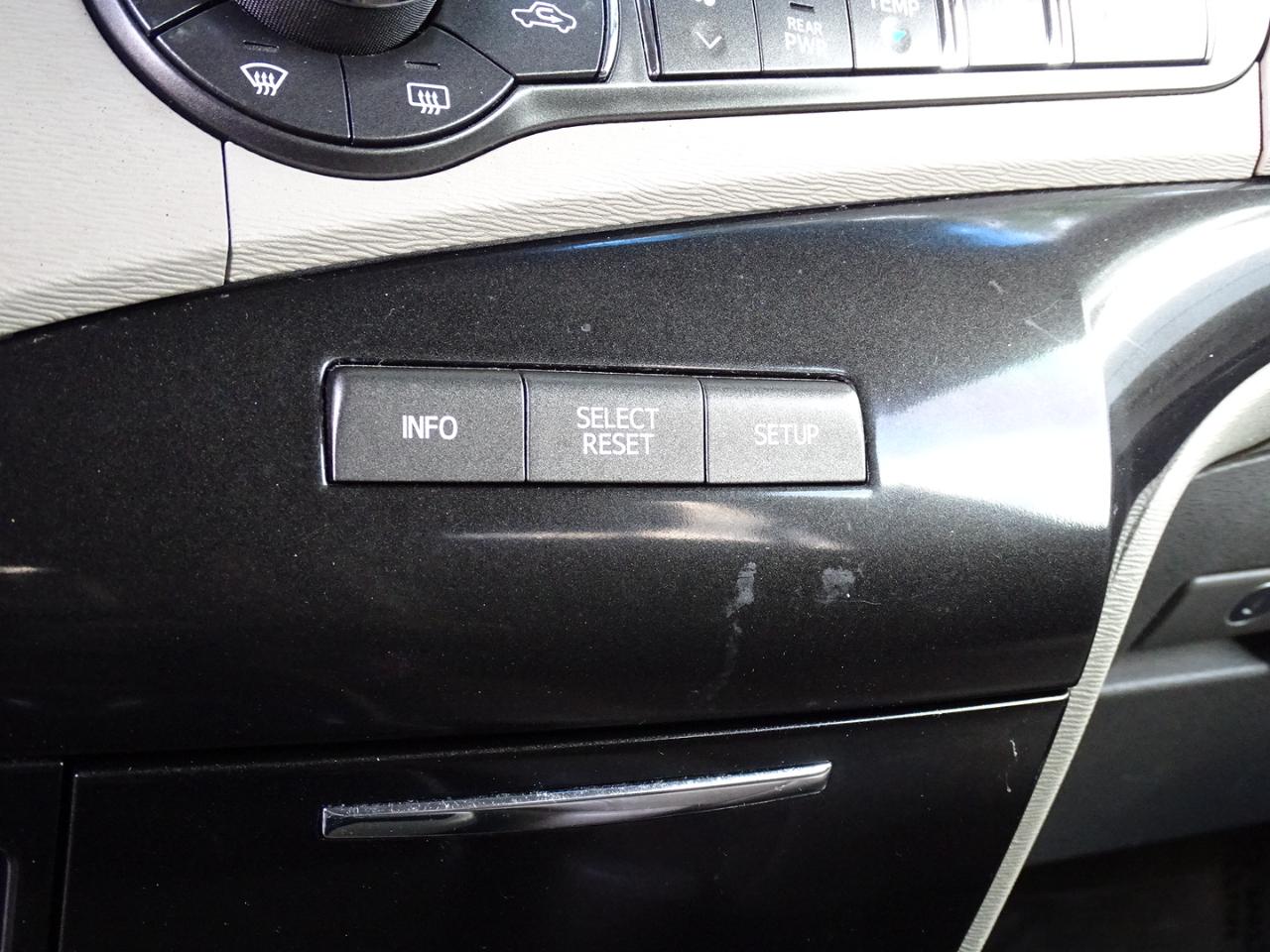 Toyota Sienna 5dr 8-Pass Van V6 LE FWD (Natl) 2014