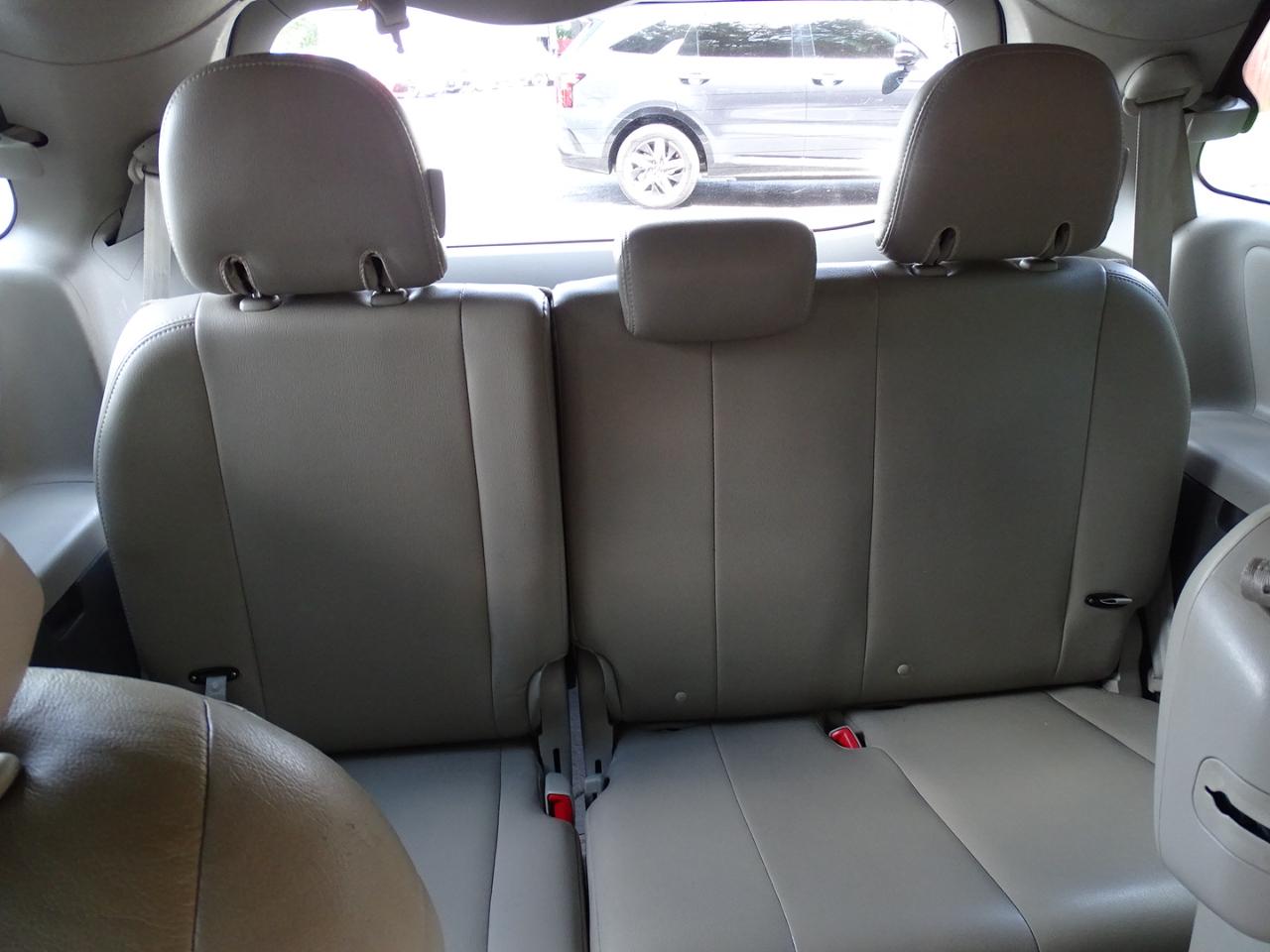 Toyota Sienna 5dr 8-Pass Van V6 LE FWD (Natl) 2014