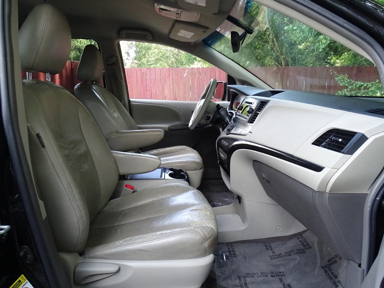 Toyota Sienna 5dr 8-Pass Van V6 LE FWD (Natl) 2014