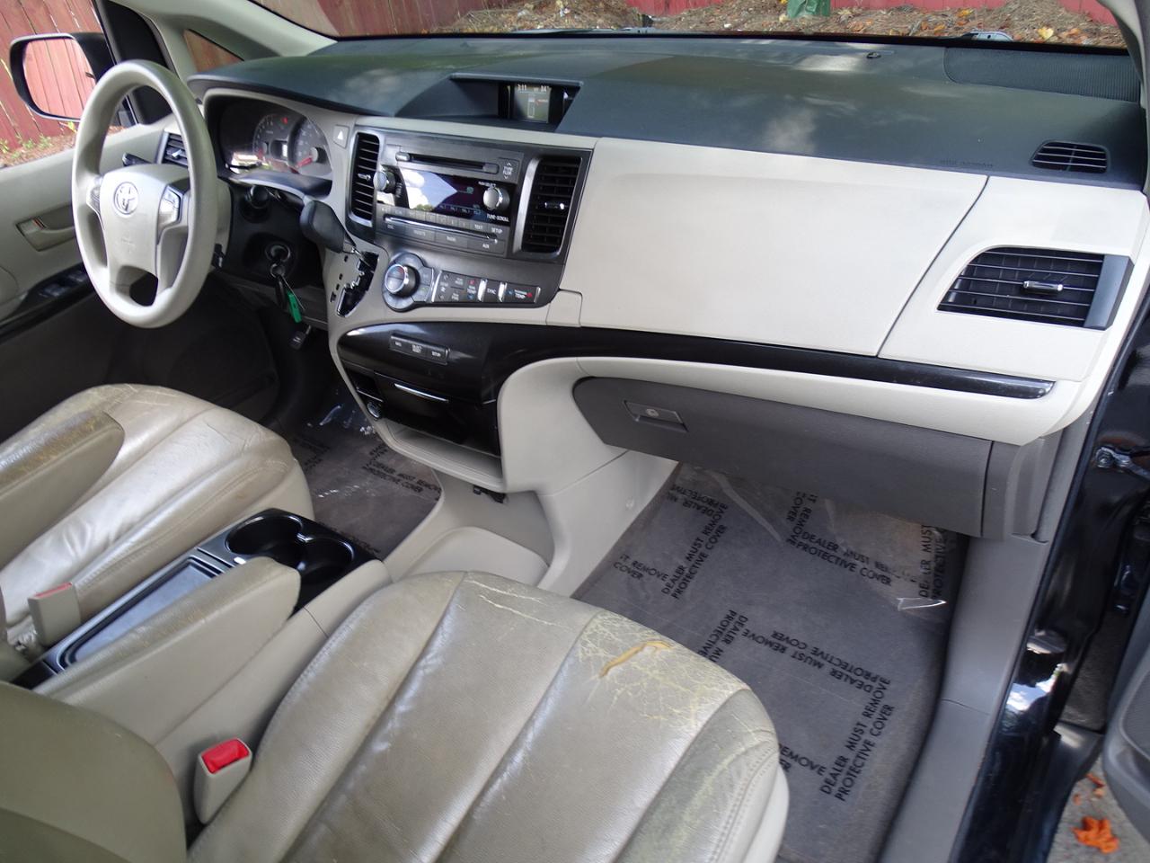Toyota Sienna 5dr 8-Pass Van V6 LE FWD (Natl) 2014