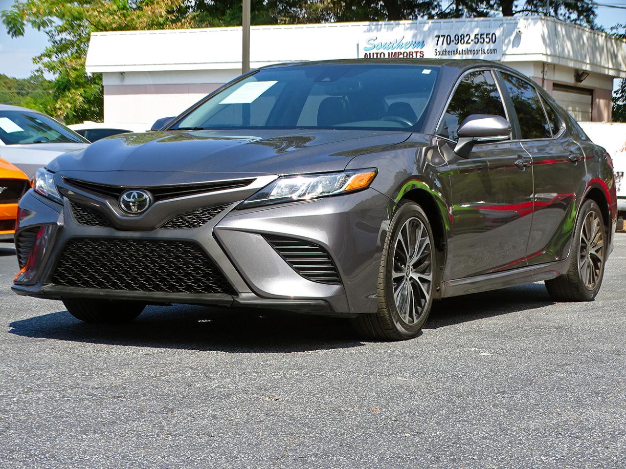 Toyota Camry SE Auto (Natl) 2020