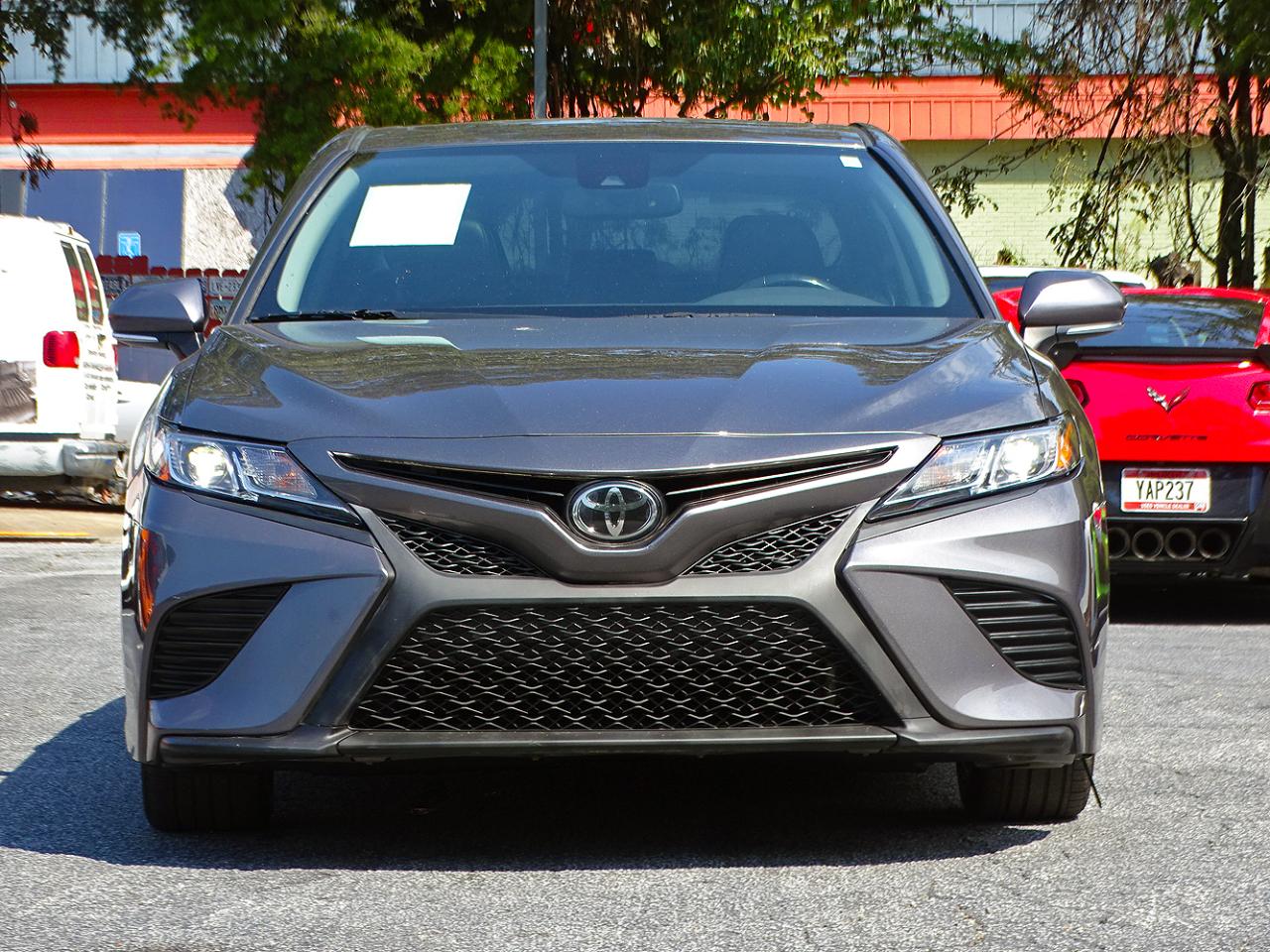 Toyota Camry SE Auto (Natl) 2020