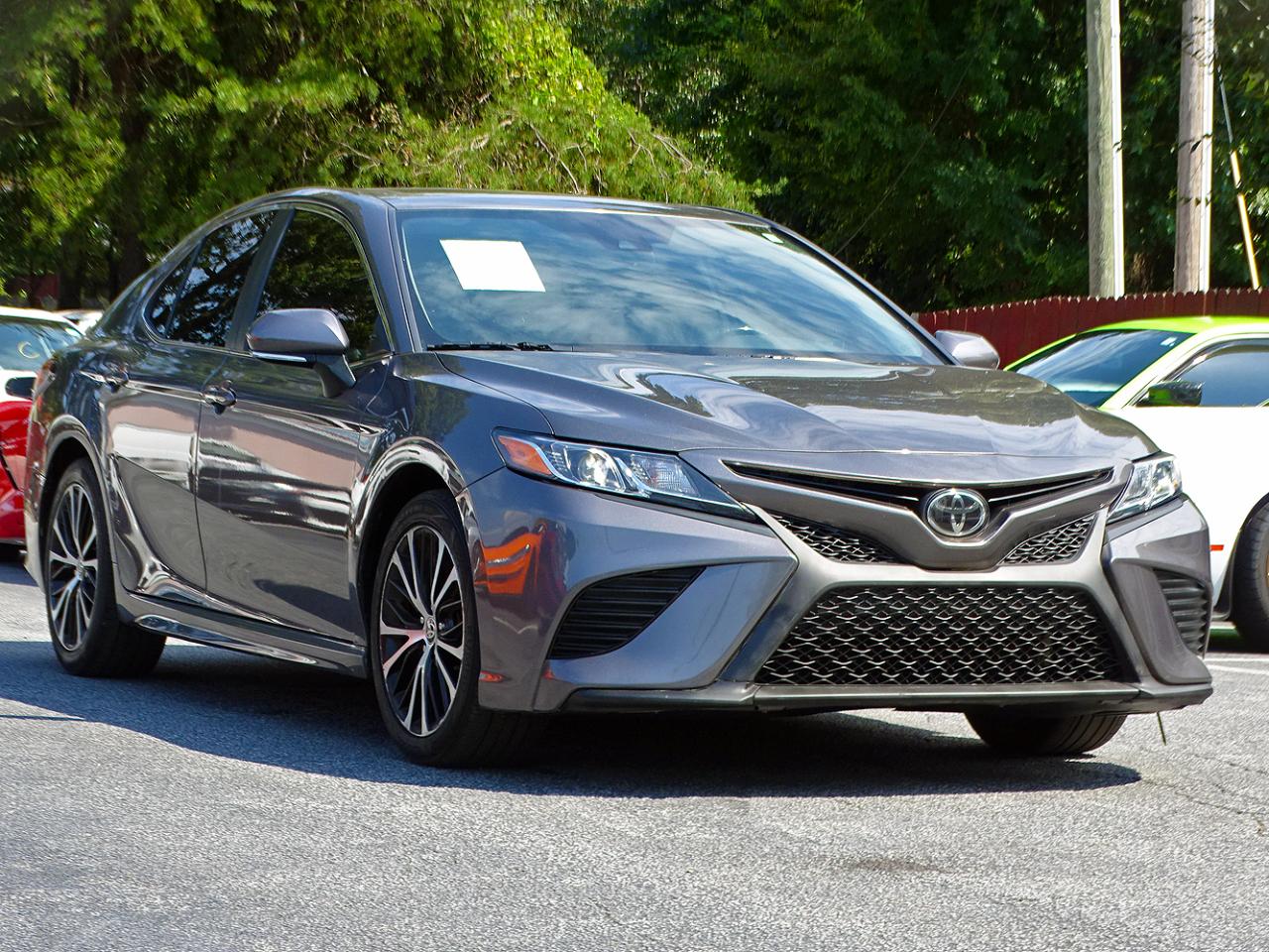 Toyota Camry SE Auto (Natl) 2020