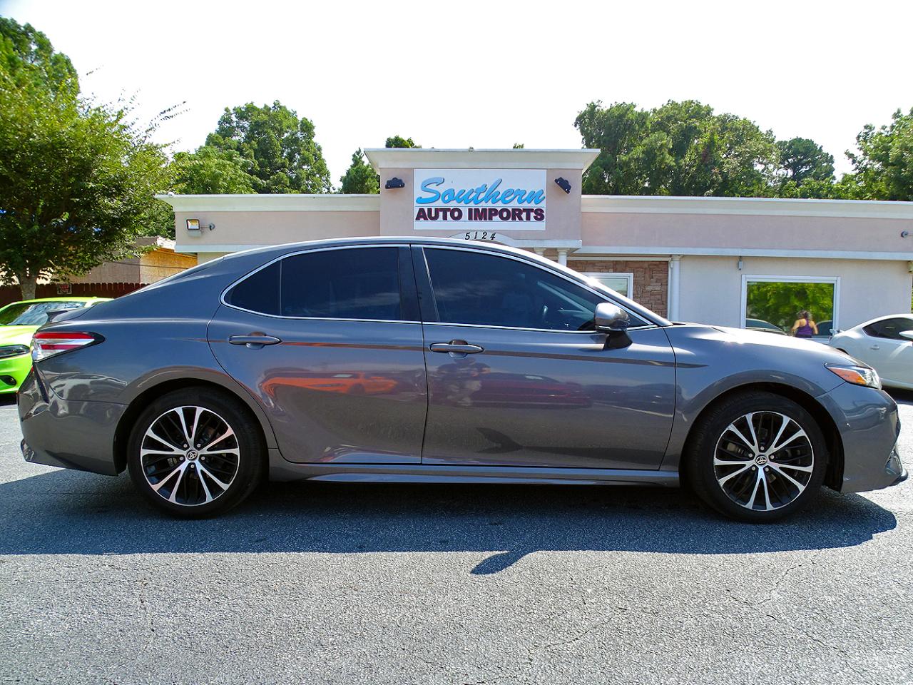 Toyota Camry SE Auto (Natl) 2020