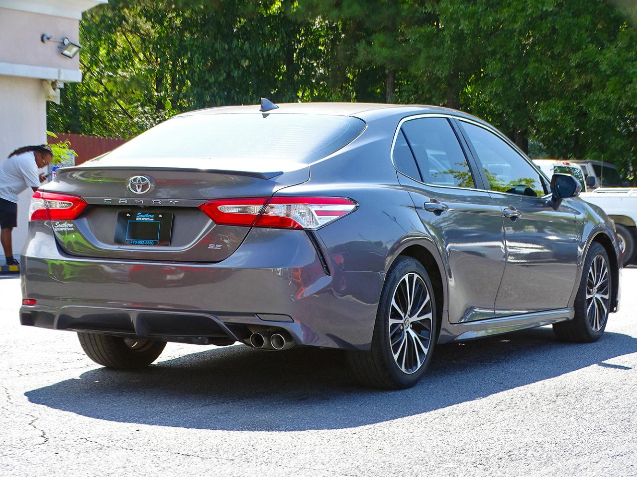 Toyota Camry SE Auto (Natl) 2020