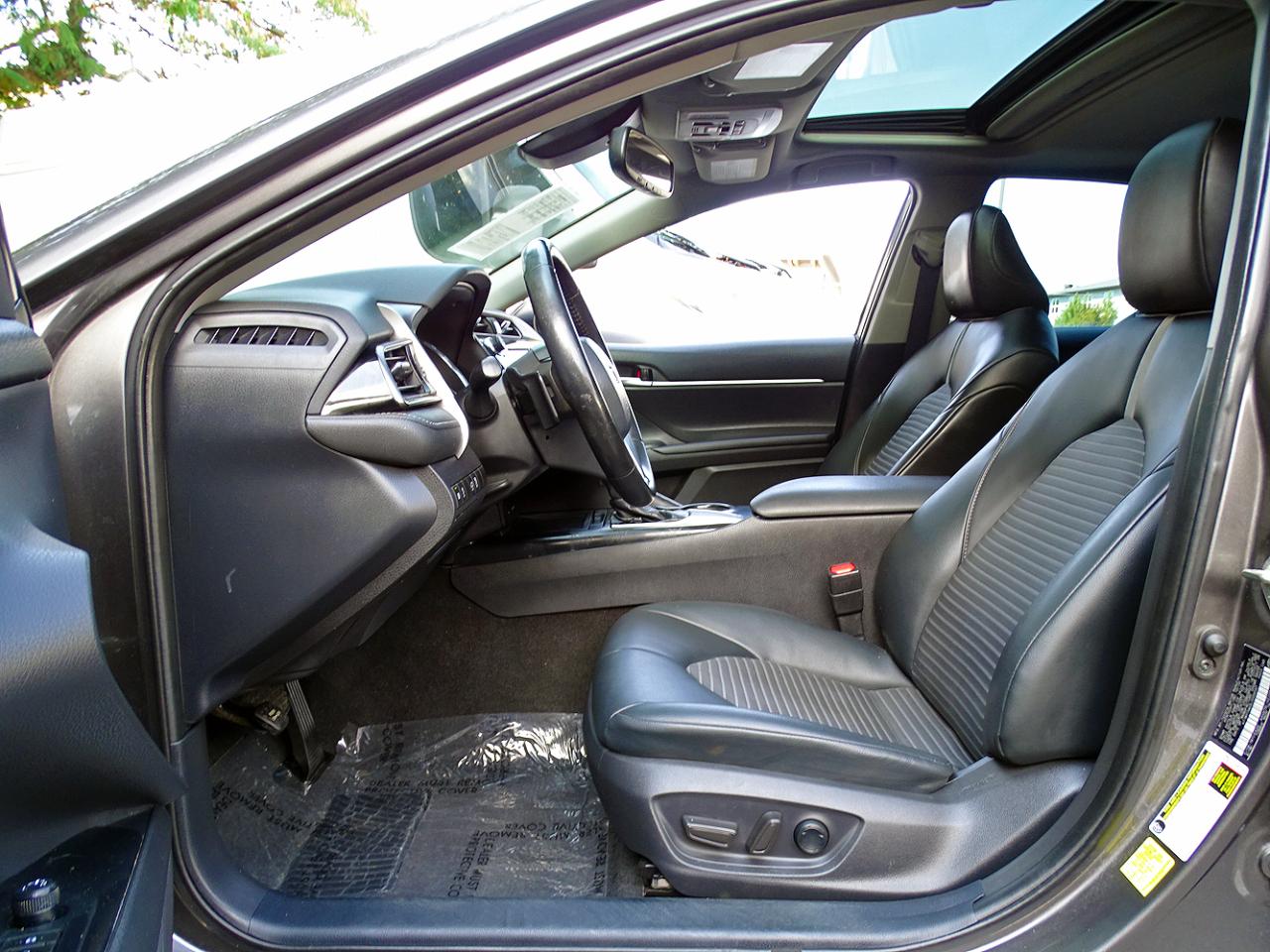 Toyota Camry SE Auto (Natl) 2020