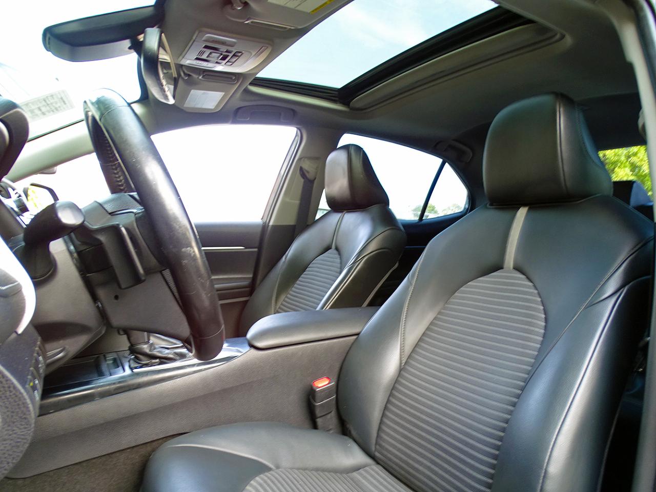 Toyota Camry SE Auto (Natl) 2020