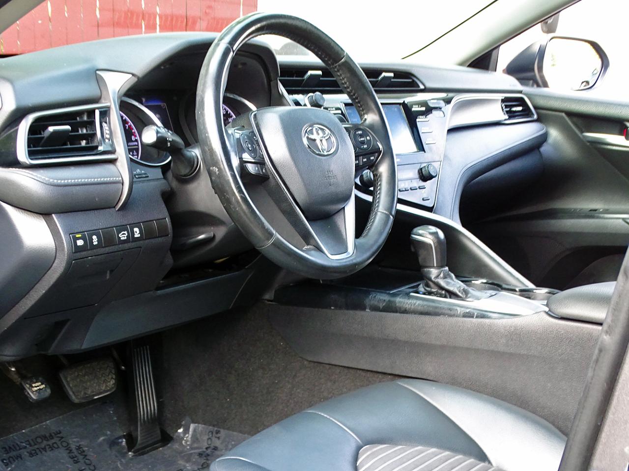 Toyota Camry SE Auto (Natl) 2020