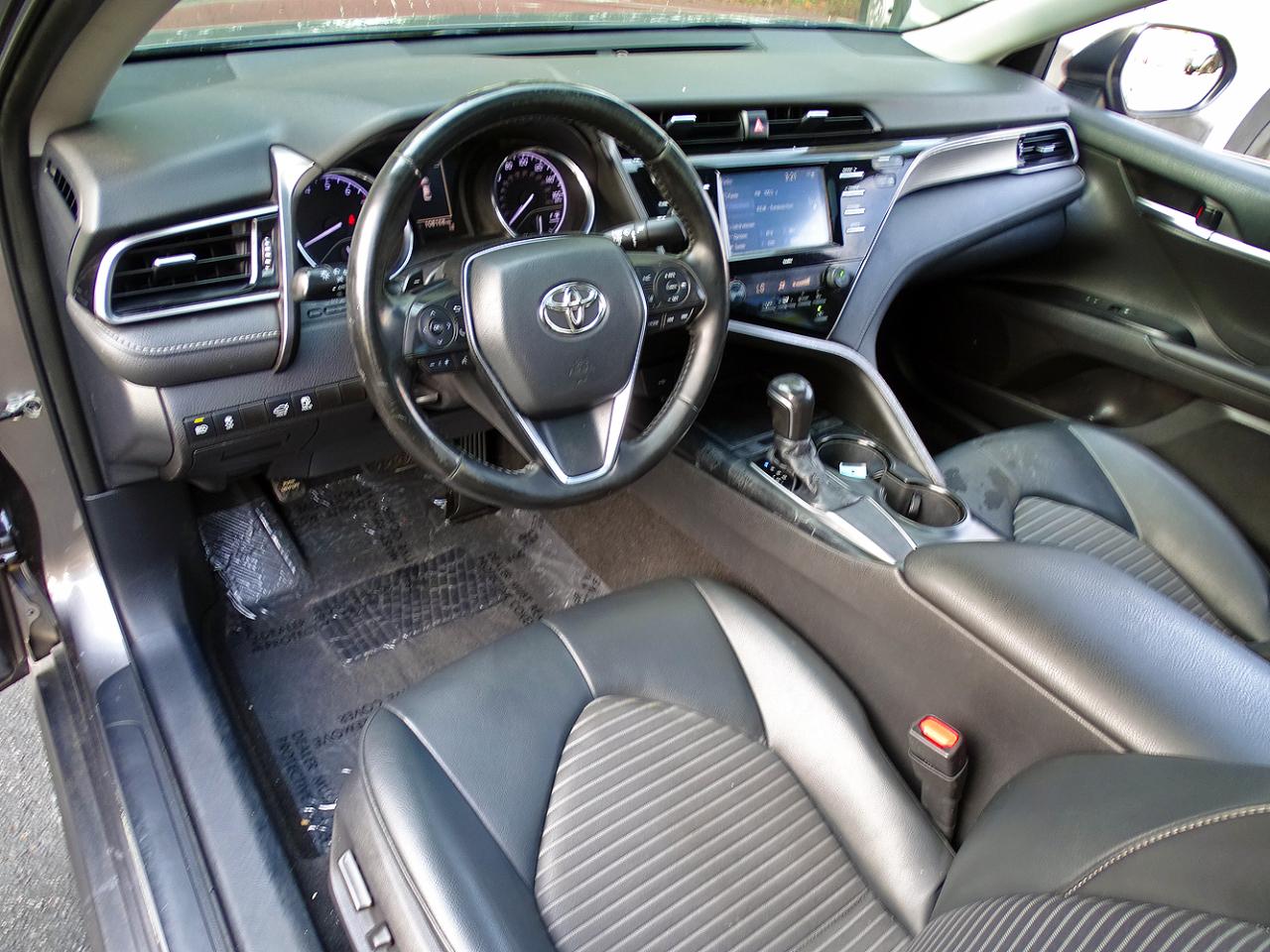 Toyota Camry SE Auto (Natl) 2020