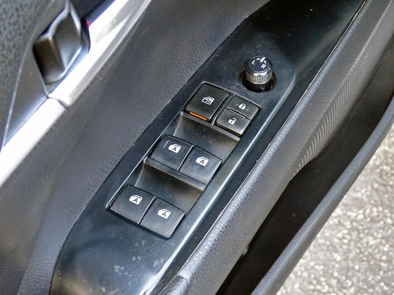 Toyota Camry SE Auto (Natl) 2020