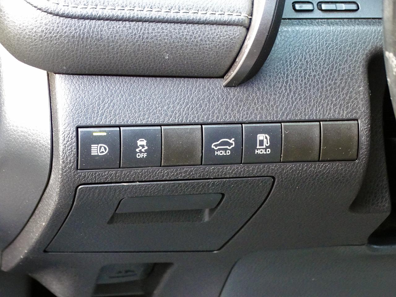 Toyota Camry SE Auto (Natl) 2020